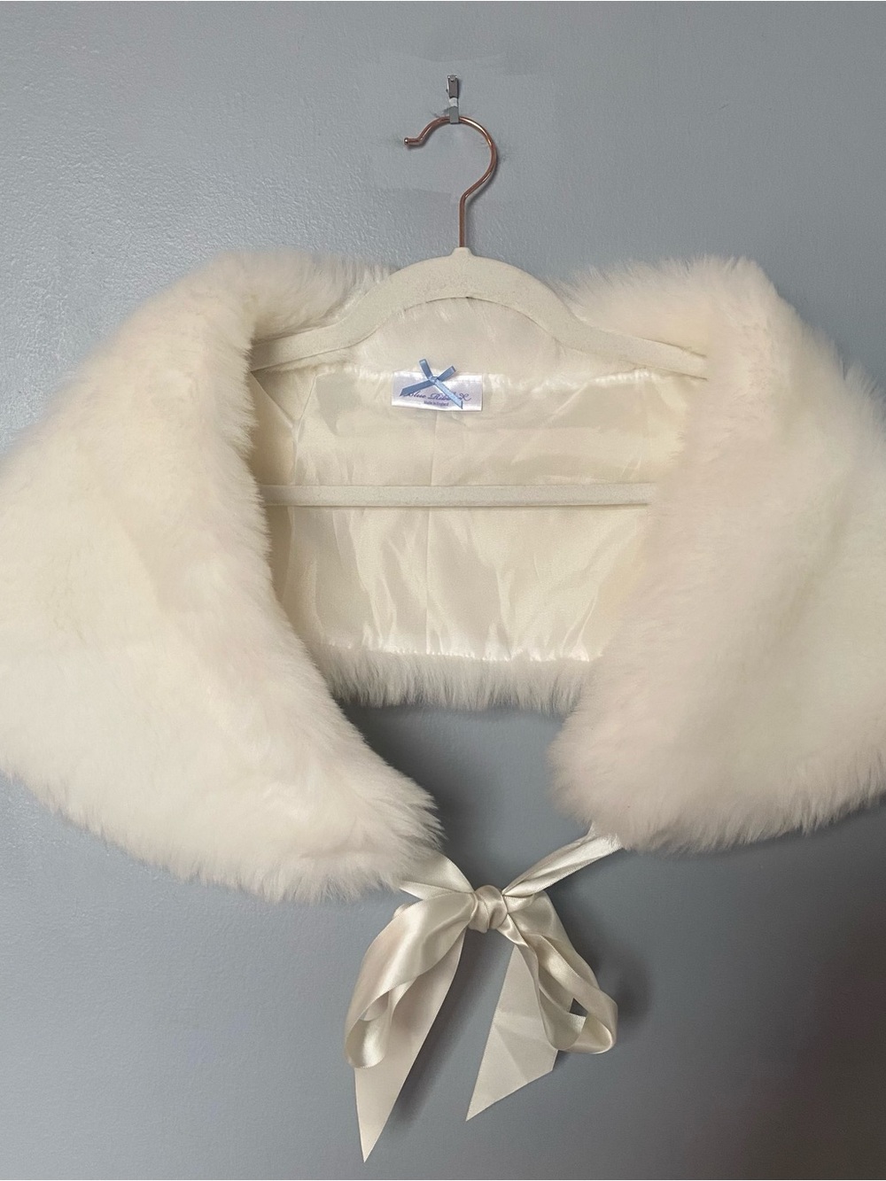 Blue Ribbon Cream Faux Fur Shrug Wrap England Wedding Stole